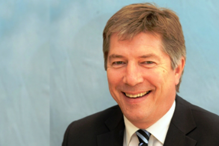 Sheffield Teaching Hospitals chief executive announces retirement