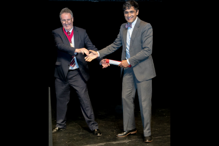 Research project to aid cancer surgery wins prize for QVH consultant