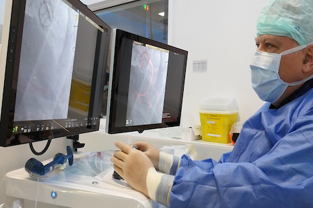  Robocath completes first robotic coronary angioplasties