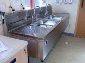 Height adjustable sinks