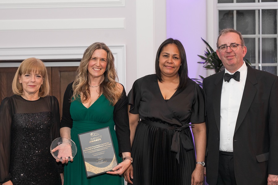 Sheffield spinal injury nurse receives prestigious national award for outstanding contribution to patient care 