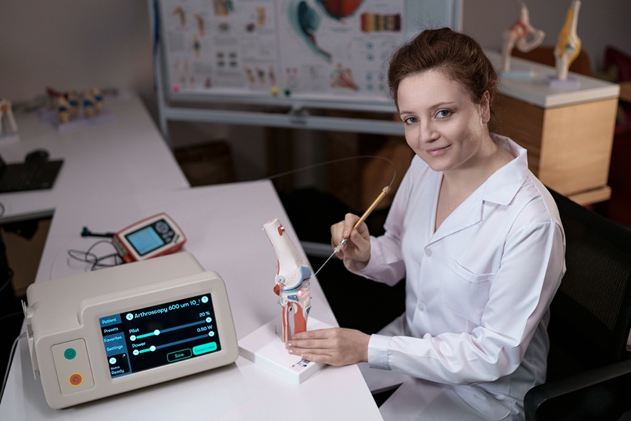 New laser treatment may reduce the need for knee replacement surgery